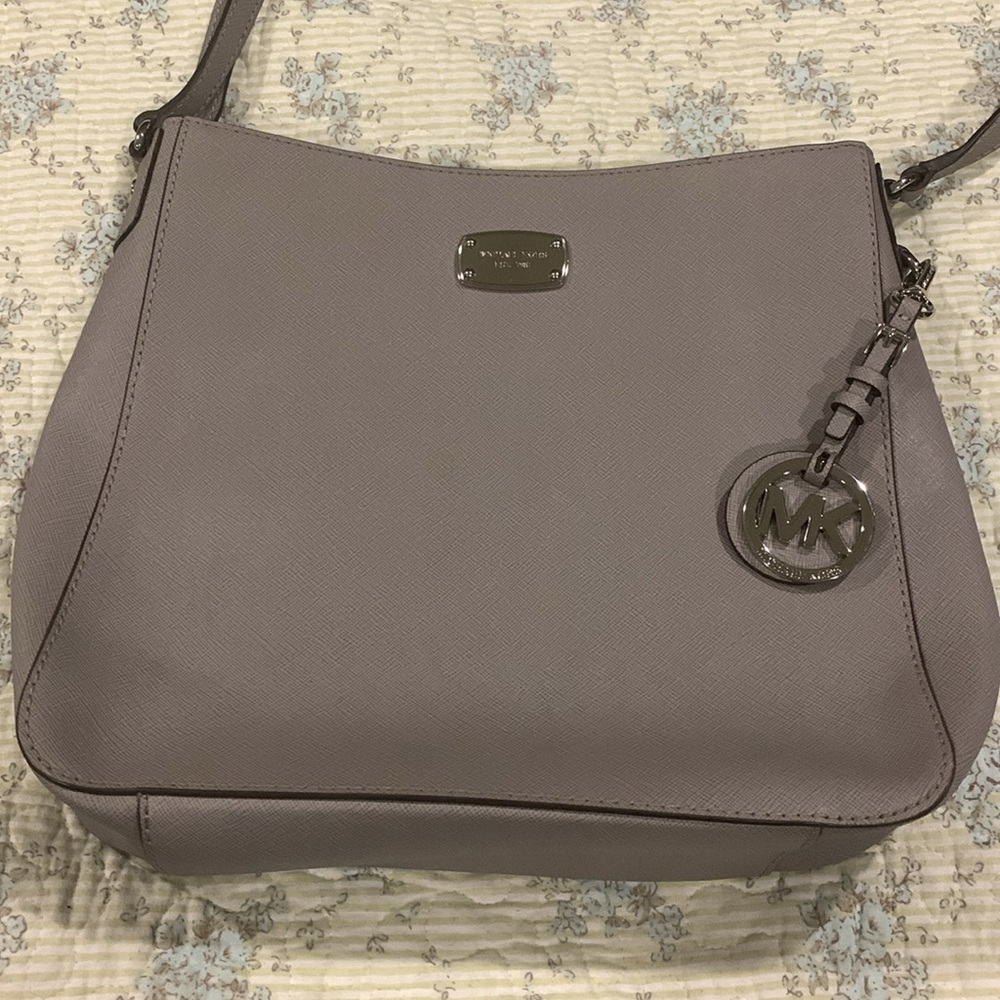 Michael Kors Crossbody Messenger Bag NWOT Gray Saffiano leather phone pocket+ - Picture 3 of 12